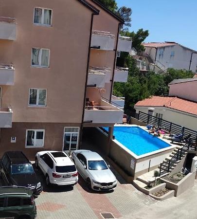 Apartments Vila Adrijana & Fitness Studio Wolf Bv Baska Voda Bagian luar foto