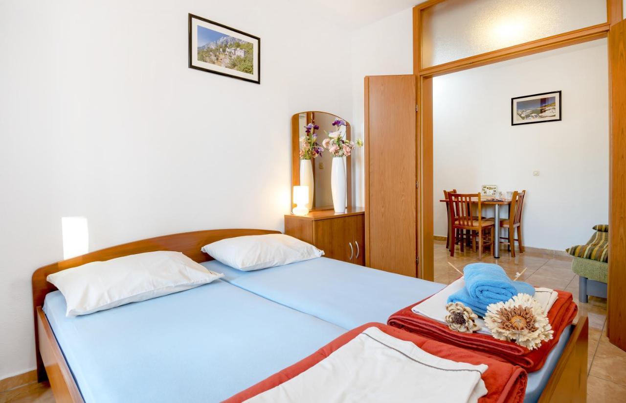 Apartments Vila Adrijana & Fitness Studio Wolf Bv Baska Voda Bagian luar foto