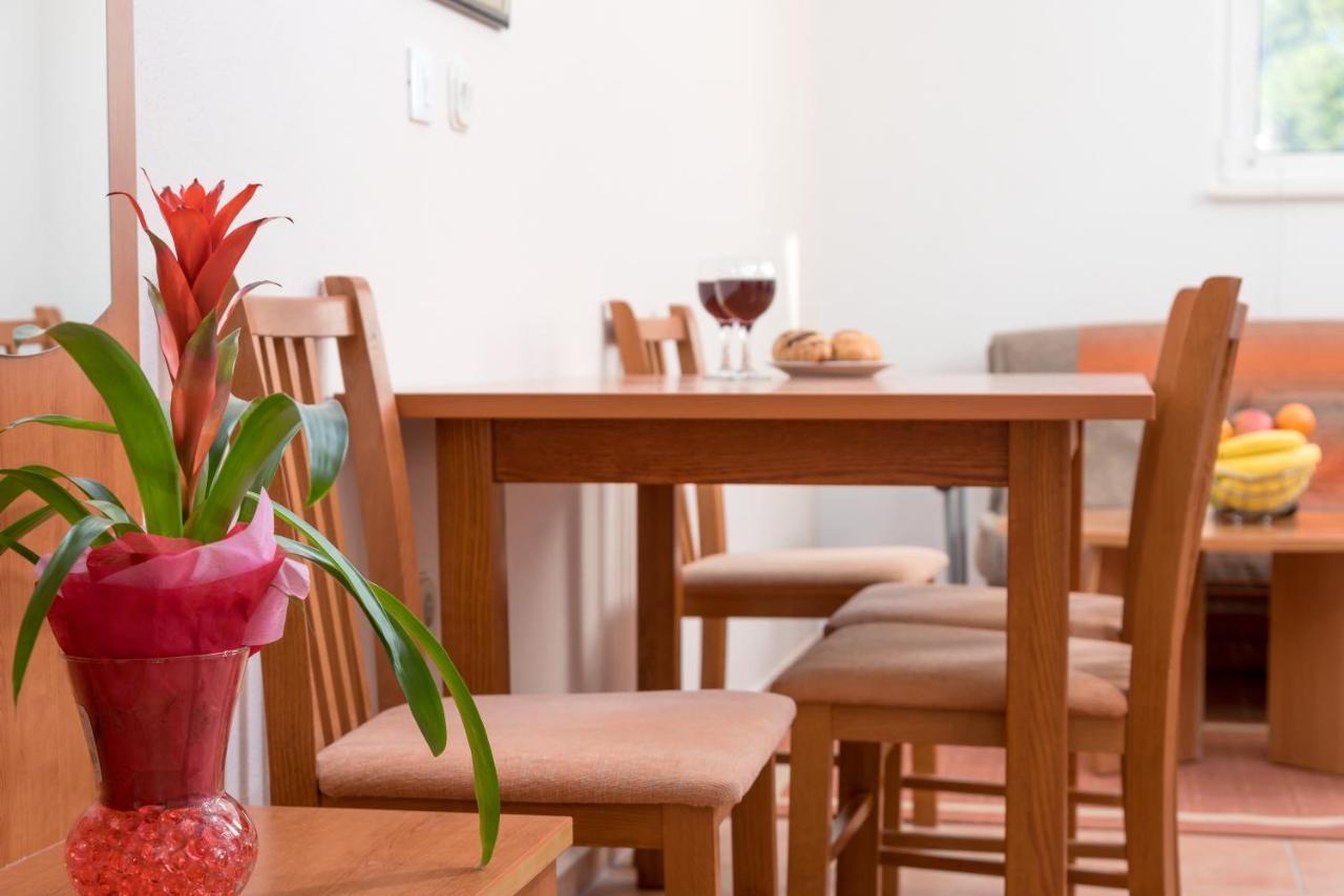 Apartments Vila Adrijana & Fitness Studio Wolf Bv Baska Voda Bagian luar foto