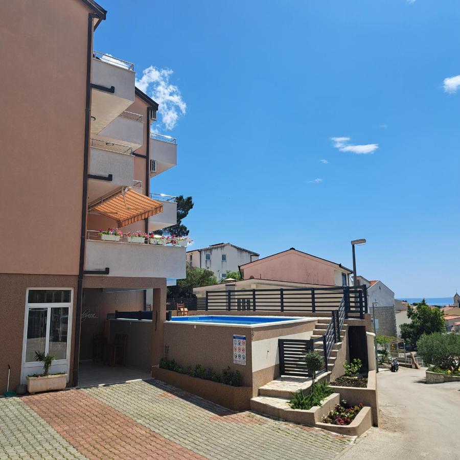 Apartments Vila Adrijana & Fitness Studio Wolf Bv Baska Voda Bagian luar foto
