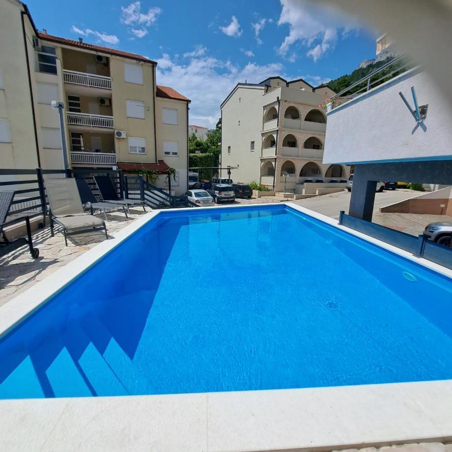 Apartments Vila Adrijana & Fitness Studio Wolf Bv Baska Voda Bagian luar foto