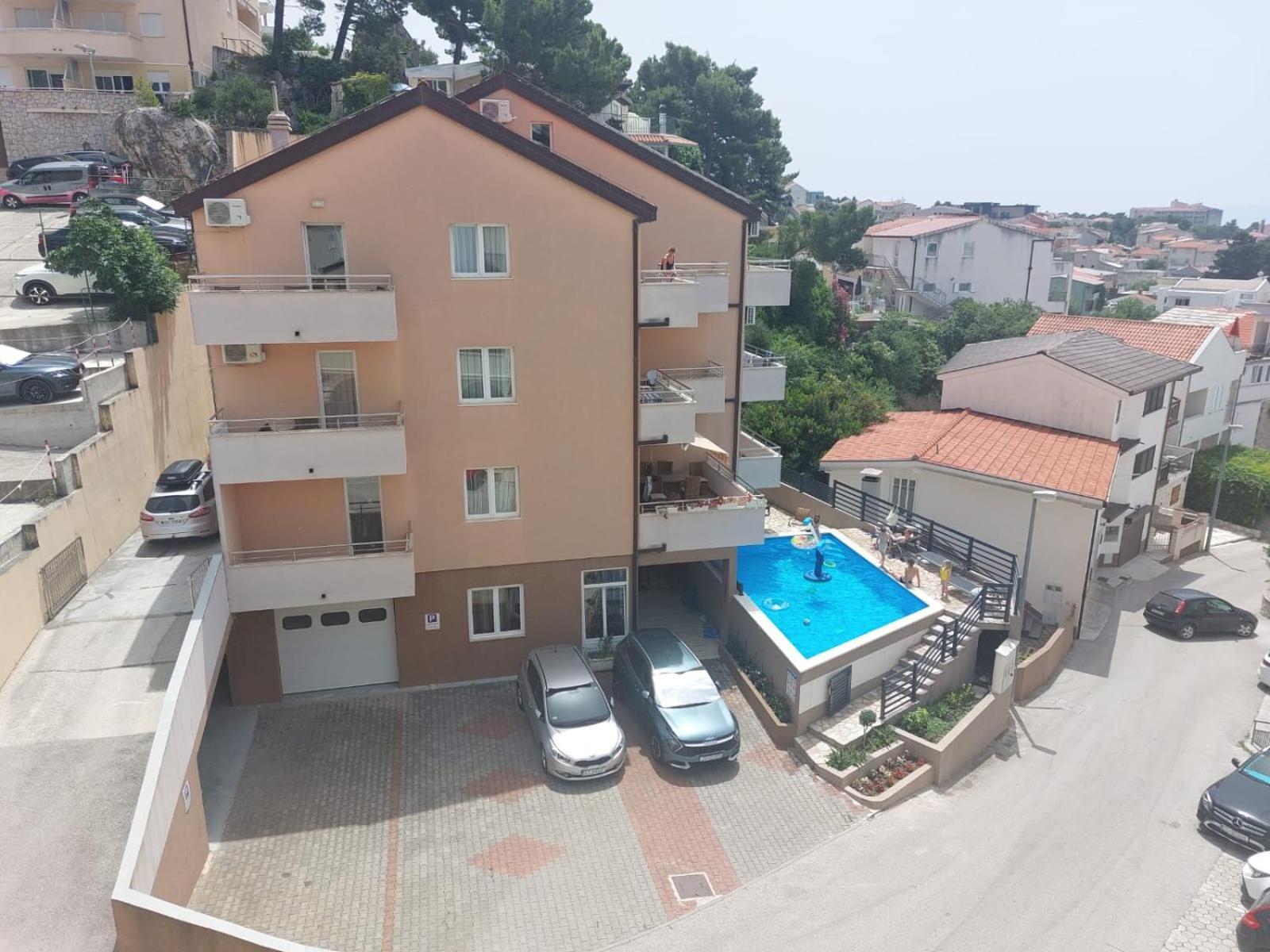 Apartments Vila Adrijana & Fitness Studio Wolf Bv Baska Voda Bagian luar foto