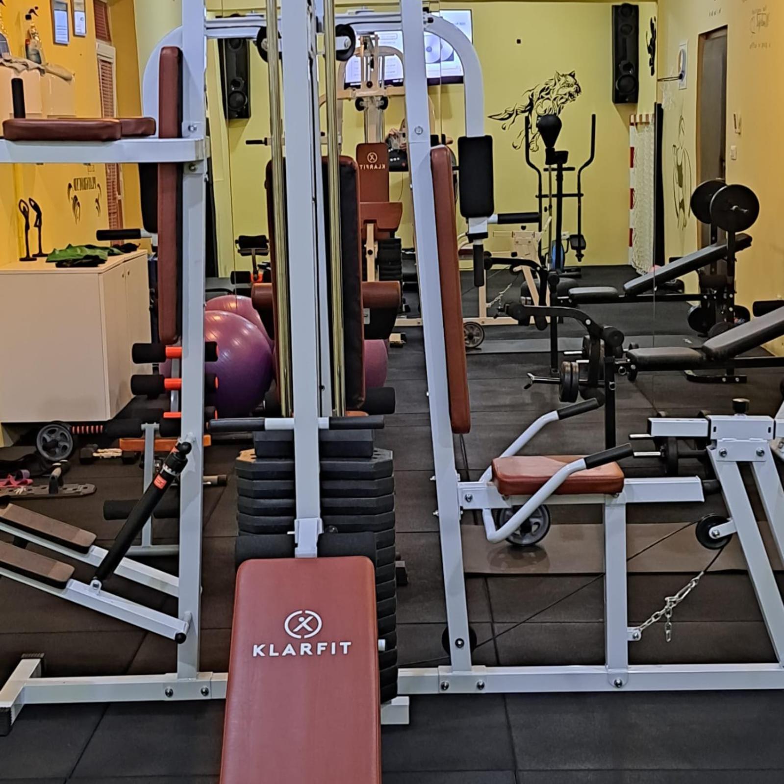 Apartments Vila Adrijana & Fitness Studio Wolf Bv Baska Voda Bagian luar foto