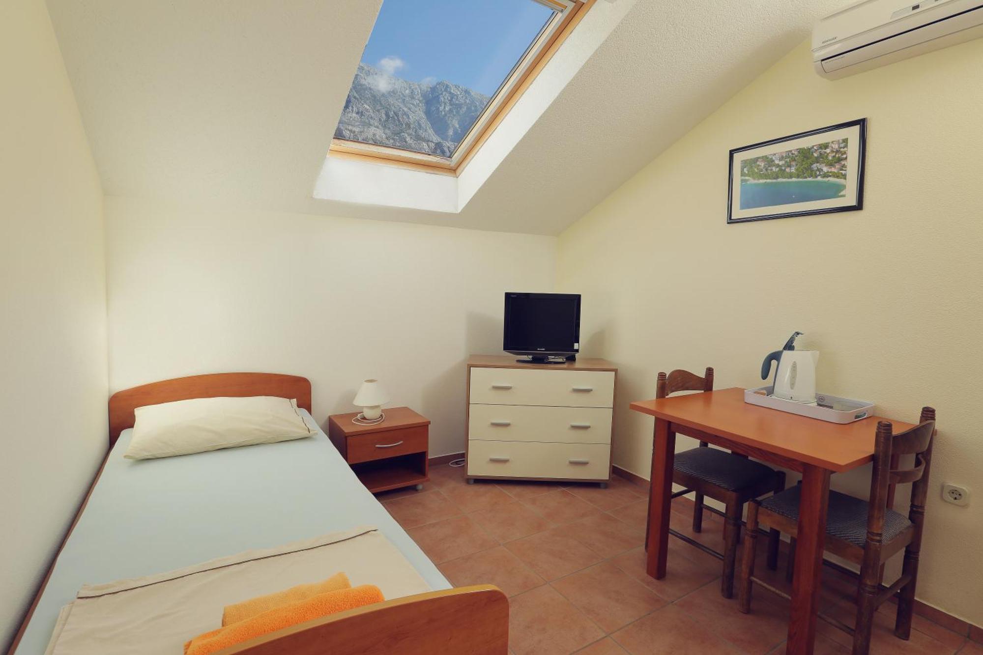 Apartments Vila Adrijana & Fitness Studio Wolf Bv Baska Voda Bagian luar foto