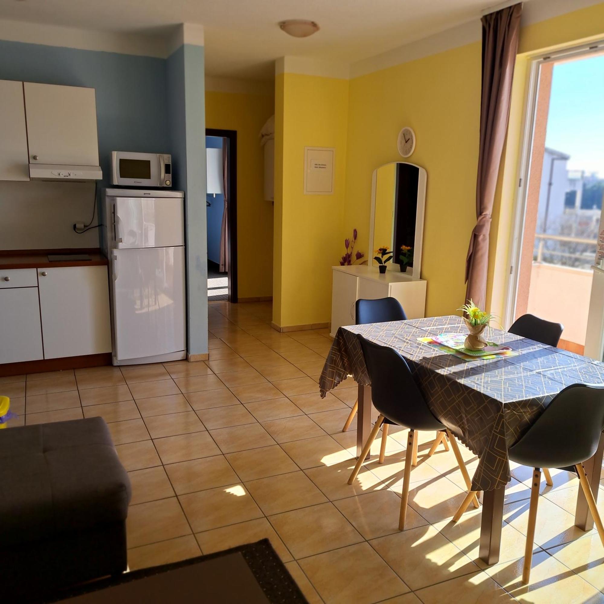 Apartments Vila Adrijana & Fitness Studio Wolf Bv Baska Voda Bagian luar foto