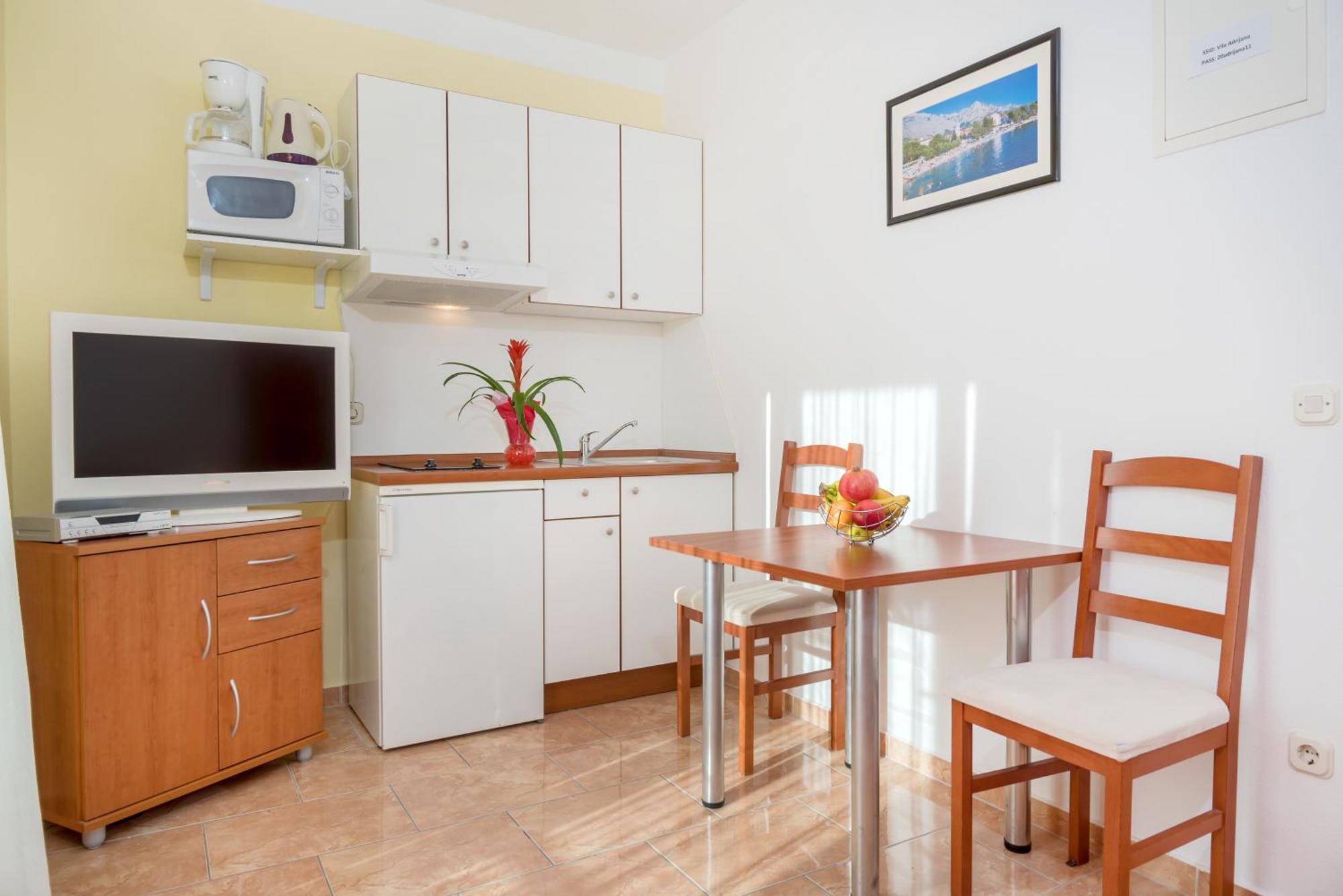 Apartments Vila Adrijana & Fitness Studio Wolf Bv Baska Voda Bagian luar foto