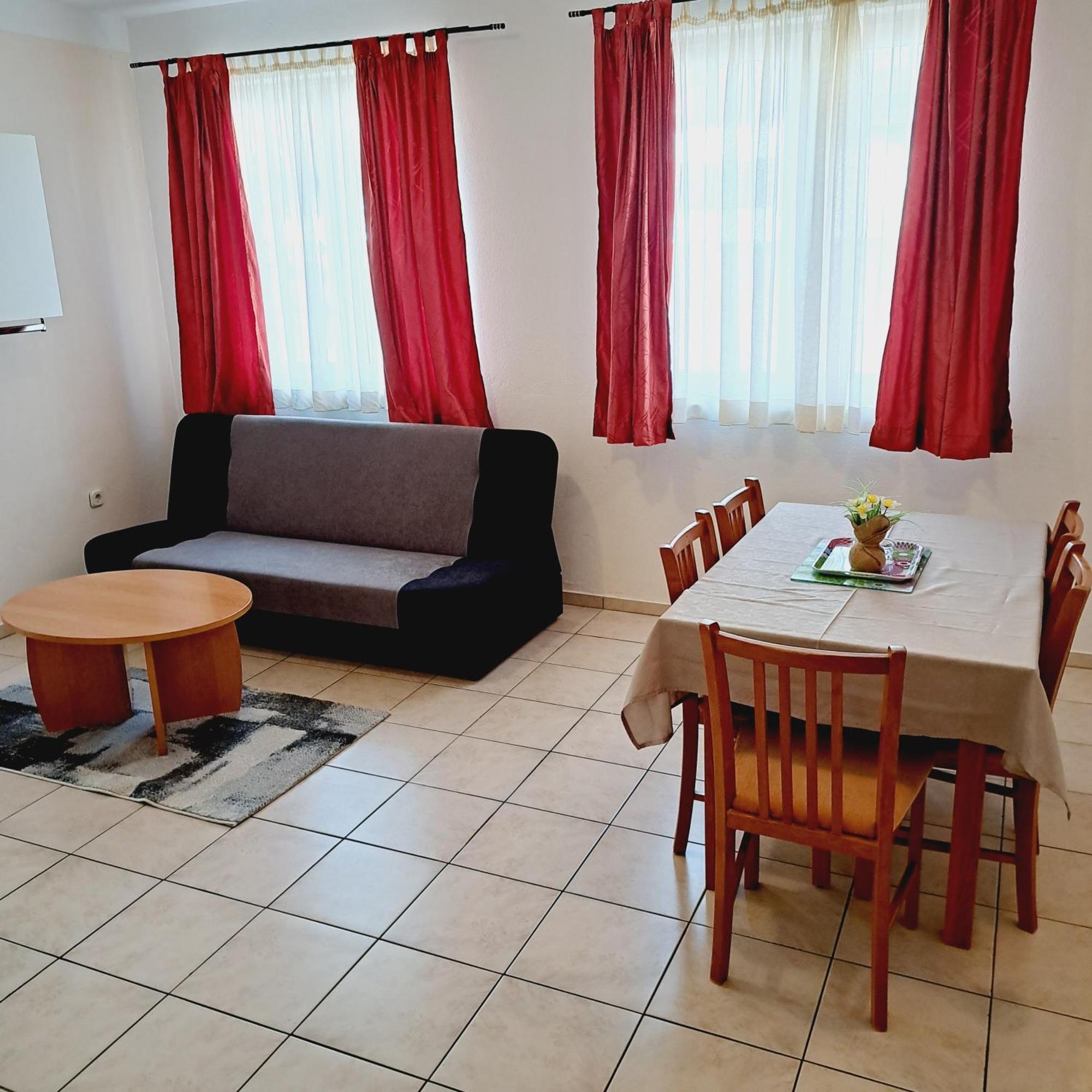 Apartments Vila Adrijana & Fitness Studio Wolf Bv Baska Voda Bagian luar foto