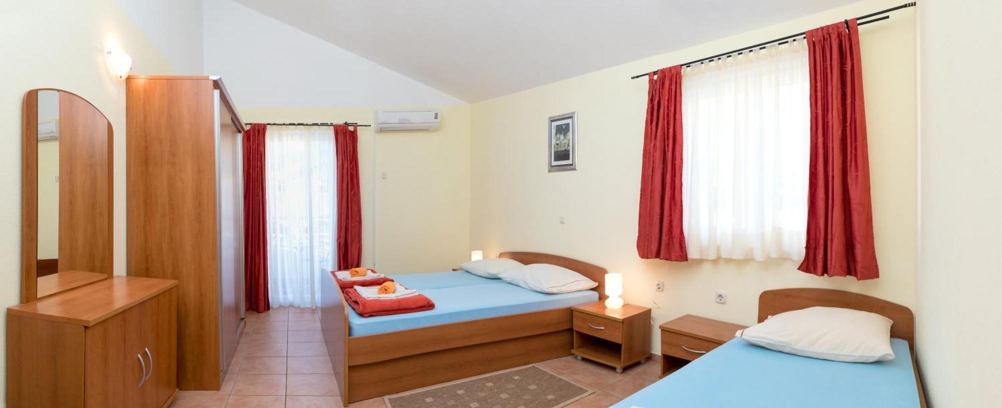 Apartments Vila Adrijana & Fitness Studio Wolf Bv Baska Voda Bagian luar foto