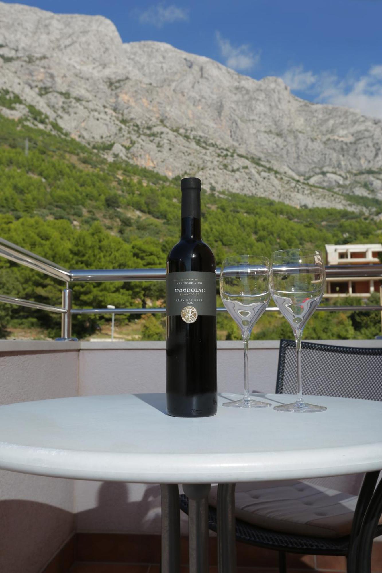Apartments Vila Adrijana & Fitness Studio Wolf Bv Baska Voda Bagian luar foto