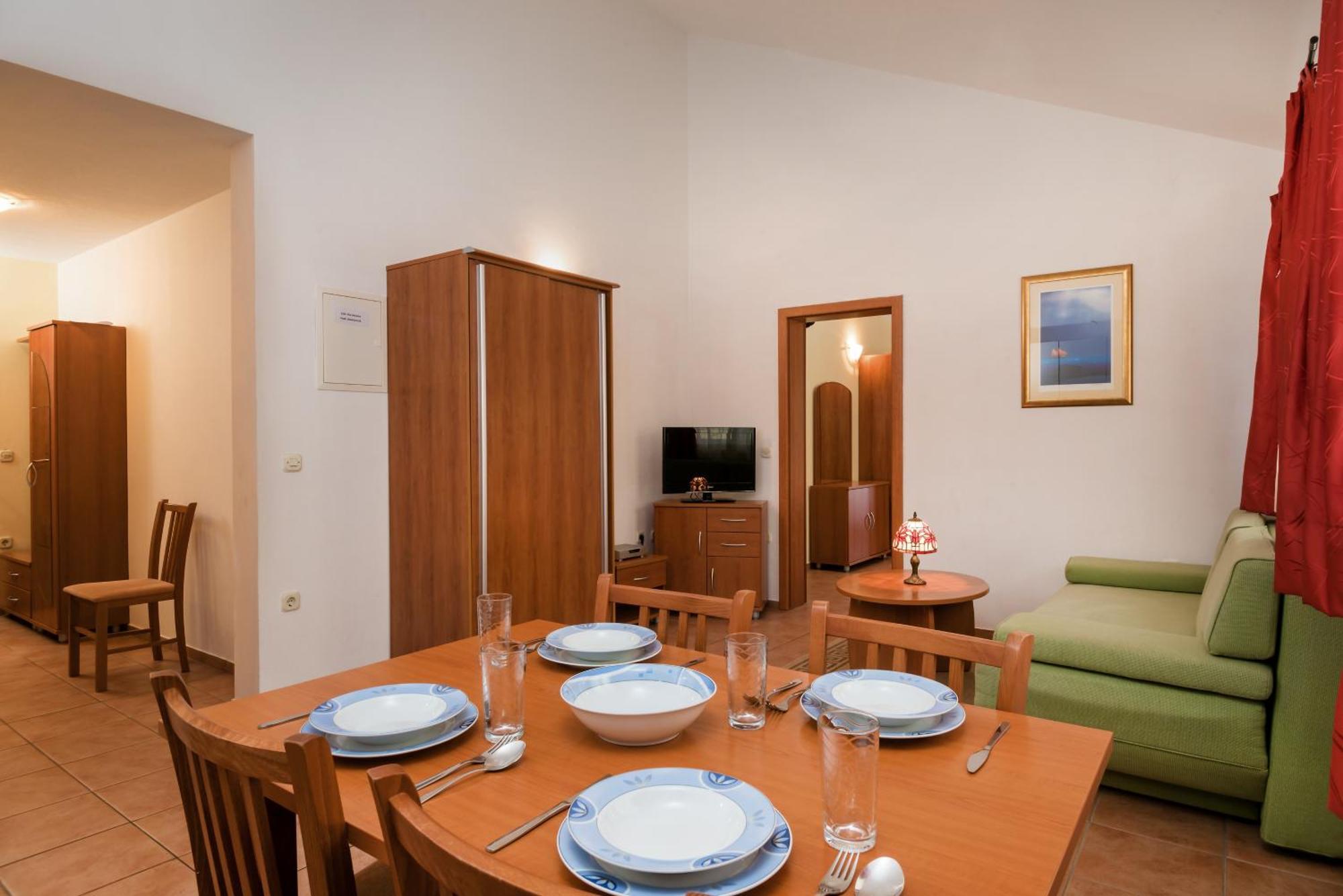 Apartments Vila Adrijana & Fitness Studio Wolf Bv Baska Voda Bagian luar foto