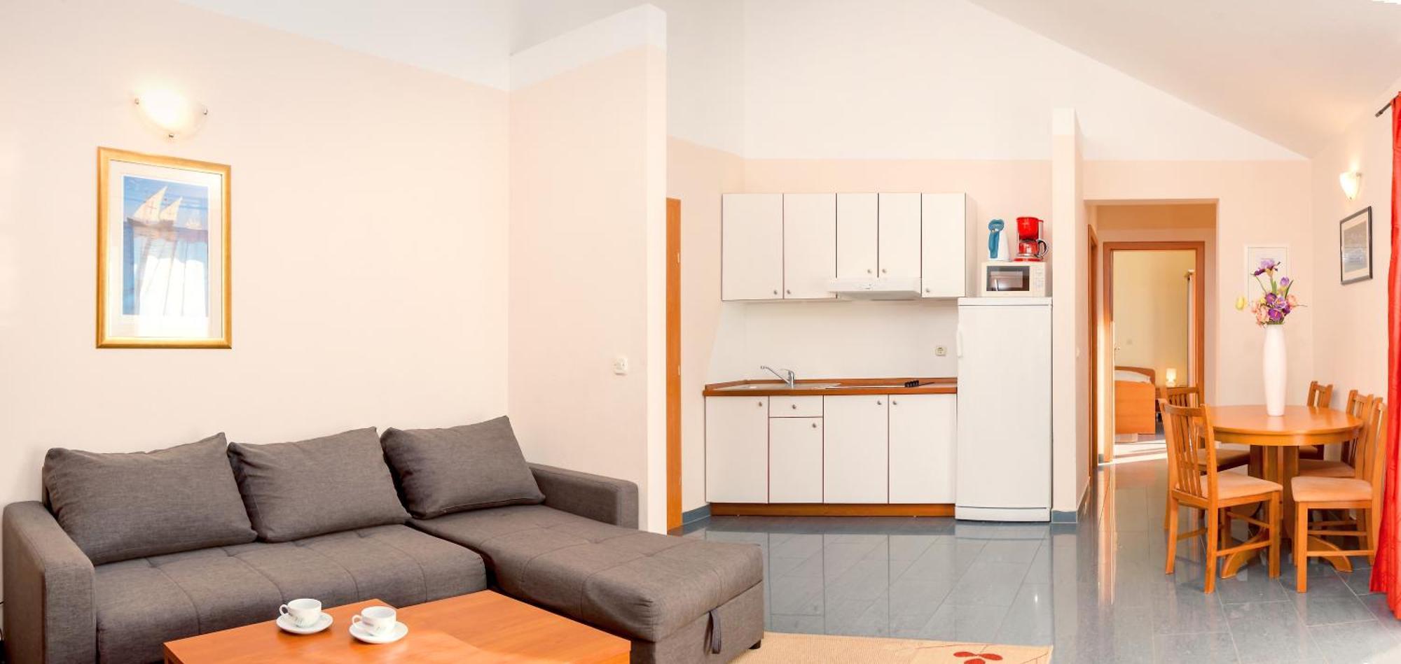 Apartments Vila Adrijana & Fitness Studio Wolf Bv Baska Voda Bagian luar foto
