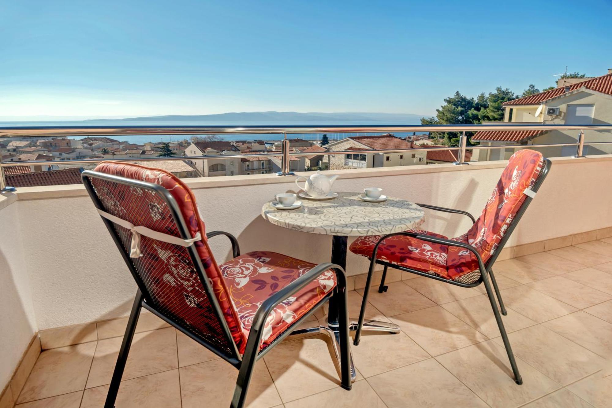 Apartments Vila Adrijana & Fitness Studio Wolf Bv Baska Voda Bagian luar foto