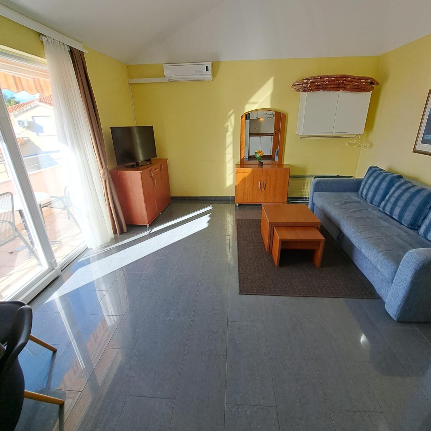 Apartments Vila Adrijana & Fitness Studio Wolf Bv Baska Voda Ruang foto