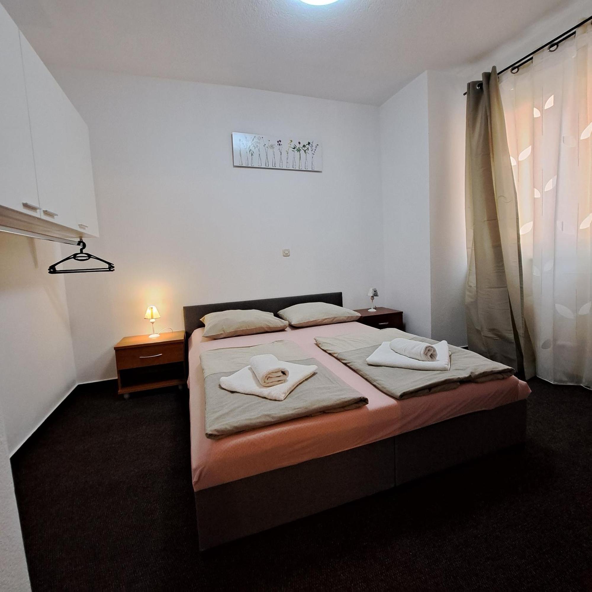 Apartments Vila Adrijana & Fitness Studio Wolf Bv Baska Voda Ruang foto